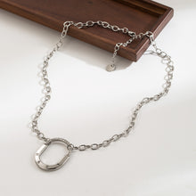 Carregar imagem no visualizador da galeria, Oval Pendant Necklaces