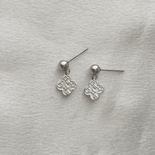 Charger l'image dans la galerie, Stainless Stell Clover Stud Earrings