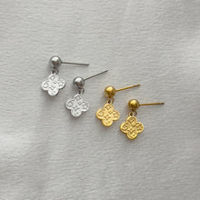 Charger l'image dans la galerie, Stainless Stell Clover Stud Earrings