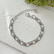 Charger l'image dans la galerie, Stainless Steel Queen Bracelet