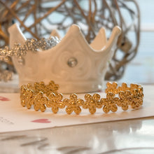 Charger l'image dans la galerie, Flowers Stainless Steel Bangle