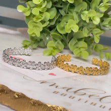 Charger l'image dans la galerie, Flowers Stainless Steel Bangle