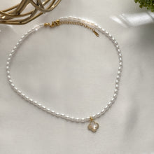 Charger l'image dans la galerie, Pearls & Clover Pendant Necklace