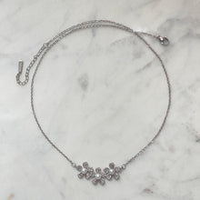 Charger l'image dans la galerie, Flowers & Pearls Necklaces