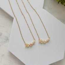 Carregar imagem no visualizador da galeria, Flower Coquette Necklace