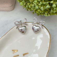 Charger l'image dans la galerie, ST Heart Coquette Earrings