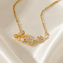 Carregar imagem no visualizador da galeria, Flower Coquette Necklace