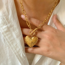 Charger l'image dans la galerie, Retro Pendant Necklace