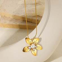 Charger l'image dans la galerie, Stainless Steel Flower Pendant Necklace