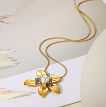 Charger l'image dans la galerie, Stainless Steel Flower Pendant Necklace