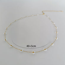 Carregar imagem no visualizador da galeria, Dainty Flowers Necklaces
