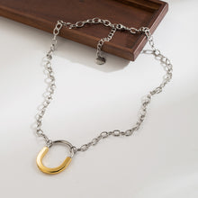 Carregar imagem no visualizador da galeria, Oval Pendant Necklaces
