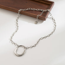 Carregar imagem no visualizador da galeria, Oval Pendant Necklaces
