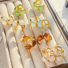 Carregar imagem no visualizador da galeria, Moon Stud Earrings
