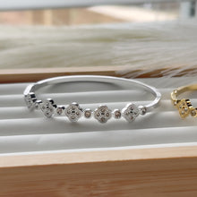 Carica l&#39;immagine nel visualizzatore di Gallery, CZ Stainless Steel Lucky Four Leaf Clover Bangle
