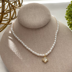 Pearls & Clover Pendant Necklace