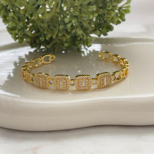 Load image into Gallery viewer, Inlay Zircon Bangle
