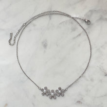 Charger l&#39;image dans la galerie, Flowers &amp; Pearls Necklaces
