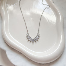 Carregar imagem no visualizador da galeria, Stainless Steel Water Droplets Necklace
