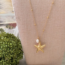 Carregar imagem no visualizador da galeria, Starfish and Pearl Pendant Necklace
