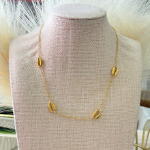 Load image into Gallery viewer, Golden Shells Necklace
