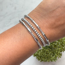 Carregar imagem no visualizador da galeria, Stainless Steel Silver Textured Bangles
