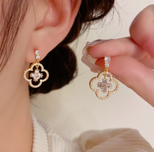 Load image into Gallery viewer, Crystal Flower Earrings
