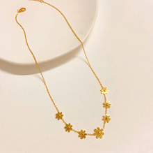 Load image into Gallery viewer, Golden Flowers Necklace
