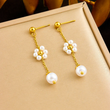 Load image into Gallery viewer, Flower Pearl Earrings
