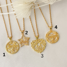 Cargar imagen en el visor de la galería, 4 Styles of Mom Pendant Necklaces
