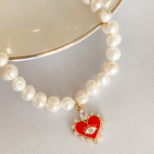 Load image into Gallery viewer, Lucky pendant Pearls Necklace
