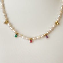 Carregar imagem no visualizador da galeria, Freshwater pearls with Crystal Pendant Necklace
