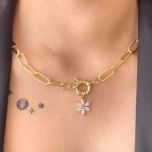Charger l&#39;image dans la galerie, Crystal Flower Pendant Necklace &amp; Earrings
