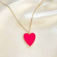 Carregar imagem no visualizador da galeria, Big Enamel Heart Pendant Necklace
