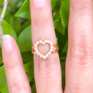 Delicado anillo de amor con cristales dorados 