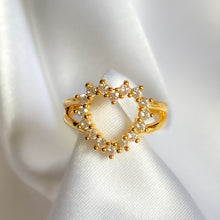Cargar imagen en el visor de la galería, Delicado anillo de amor con cristales dorados 
