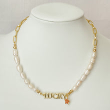 Carregar imagem no visualizador da galeria, Pearl Chain Lucky Pendant Necklace
