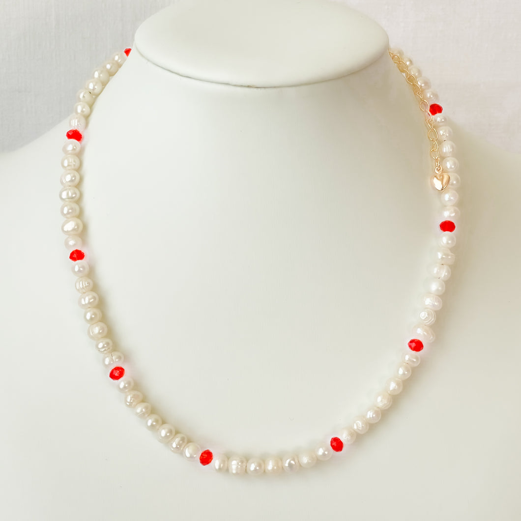 Freshwater Pearls Necklace with Red Crystals