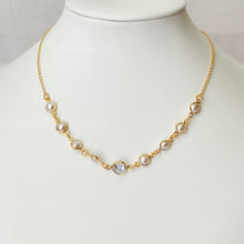 Charger l&#39;image dans la galerie, choker pearls chain with Crystal Circle
