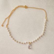 Carica l&#39;immagine nel visualizzatore di Gallery, Choker pearl with crystal Drop Necklace
