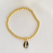 Load image into Gallery viewer, Shell pendant Bracelet

