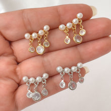 Load image into Gallery viewer, Crystals and Pearls Earrings
