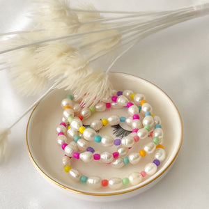 Pulsera de perlas de colores mezclados