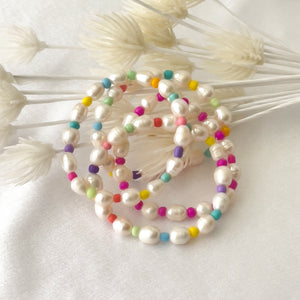 Pulsera de perlas de colores mezclados