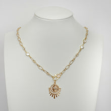 Carica l&#39;immagine nel visualizzatore di Gallery, 3 Styles of necklaces with Pearls
