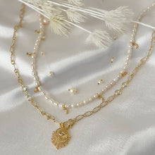 Carica l&#39;immagine nel visualizzatore di Gallery, 3 Styles of necklaces with Pearls
