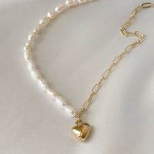 Cargar imagen en el visor de la galería, Collar de cadena y perlas de agua dulce
