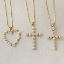 Carregar imagem no visualizador da galeria, Cross and Heart Pearls Necklace

