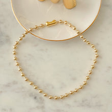 Load image into Gallery viewer, Golden beads Choker
