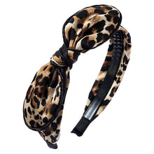 Cargar imagen en el visor de la galería, Diadema de color con estampado de leopardo y orejas de conejo 
